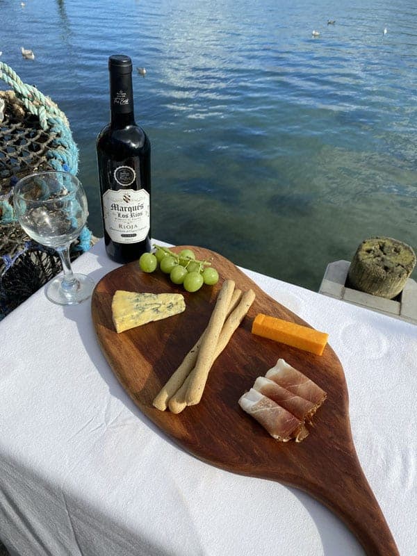 Large Xylia Charcuterie Board with Tail Handle 4 Large Xylia Charcuterie Board with Tail Handle