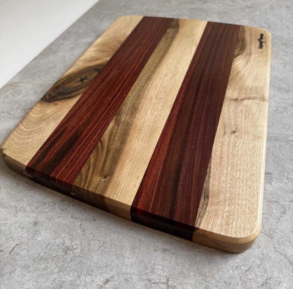 chopping board in African Pau Rosa and English walnut